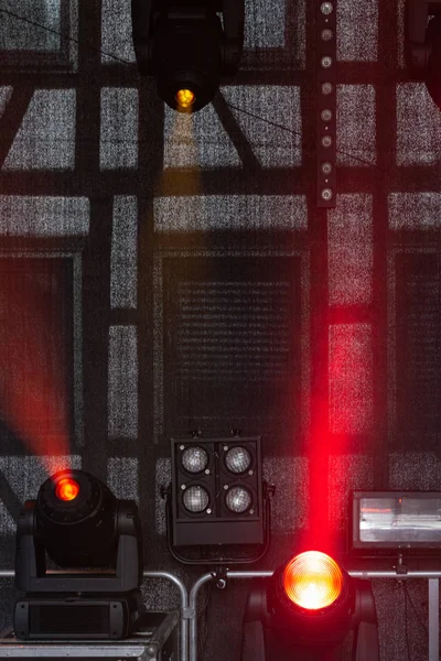 Piros Sárga Sugarak Lámpák Színpadon Popmusic Fesztiválon Déli Németország Város — Stock Fotó