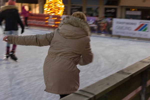 Patinagem Artística Tarde Inverno Janeiro Mercado Histórico Alemanha Sul — Fotografia de Stock