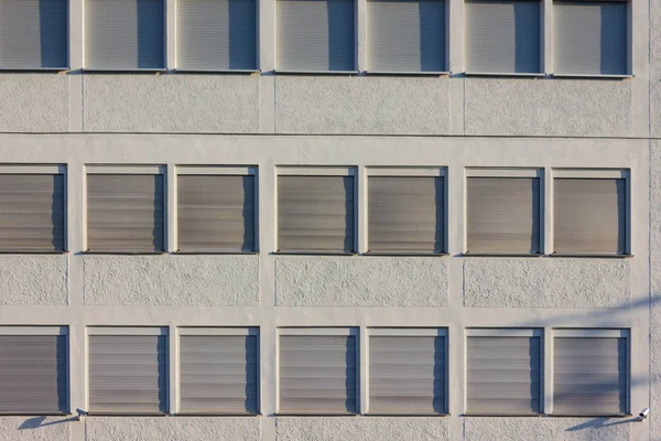 Deutsche Bauhaus Architektur Bürohausfassade Frühlingshaften Sonnigen Abend Süddeutschland Bei Stuttgart — Stockfoto