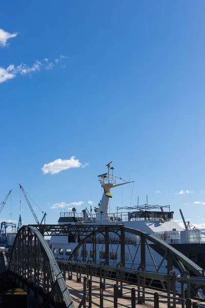 Zařízení Přístavu Hamburg Lodě Sprintime Března Odpolední Slunce Jasně Modrá — Stock fotografie