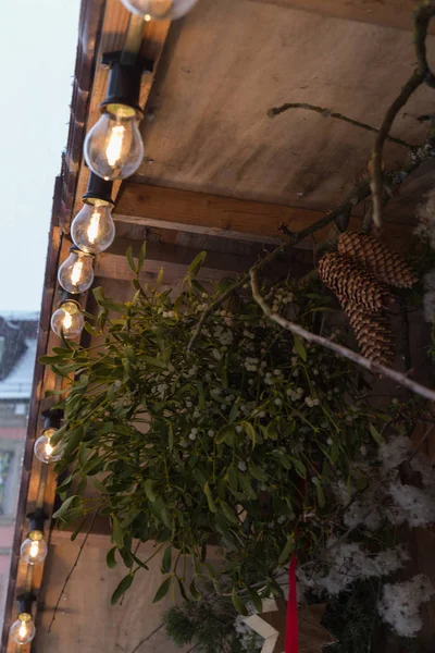 Sneeuwval Kerstmarkt Met Verlichting Lampen Decoratie Een Historische Markt Zuid — Stockfoto