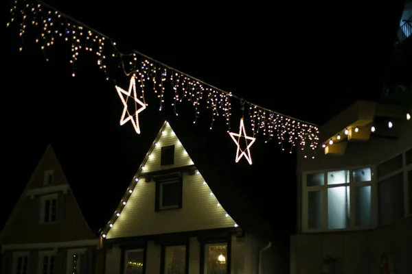 Natal Levou Luzes Néon Estrelas Árvores Xmas Mercado Histórico Cidade — Fotografia de Stock