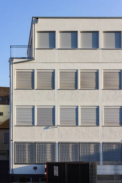 Tyska Bauhaus Arkitektur Kontorsbyggnad Fasaden Våren Solig Kväll Södra Tyskland — Stockfoto
