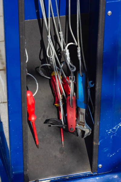 Cykel Service Station Och Detaljer Verktyg Starka Blå Röda Färger — Stockfoto