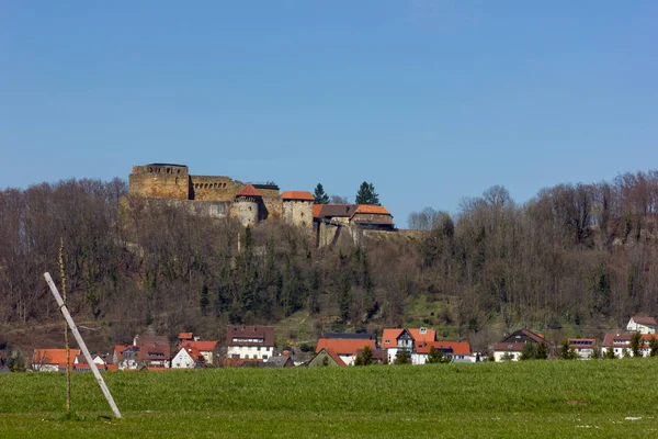 Cavaleiros Castelo Alto Uma Montanha Férias Primavera Oriental Alemanha Sul — Fotografia de Stock