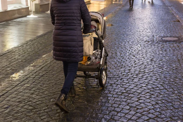 Люди Городе Рождественском Рынке Историческом Городе Юге Германии — стоковое фото