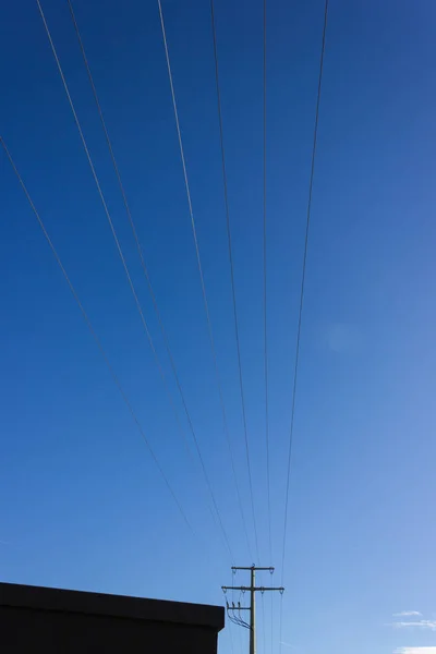 Powerpole Гру Синє Небо Взимку Південній Німеччині Поблизу Міста Мюнхена — стокове фото