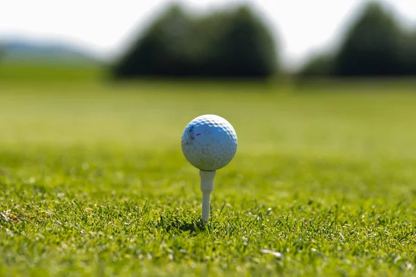 Golfplatz Rasen Rasenball Der Frühlingslandschaft Der Süddeutschen Landschaft Zum Entspannen — Stockfoto