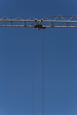 Güney Almanya tarihi şehir içinde Paskalya bahar mavi güneşli gökyüzü gün inşaat vinç detayları