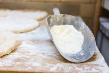 Hamur hazırlama araçları ile bir fırın fırın ürünleri hazırlanması