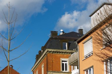Güney Almanya doğu bahar bir mavi gökyüzü güneşli akşam tarihi şehir cepheler