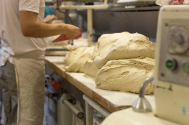 Hamur hazırlama araçları ile bir fırın fırın ürünleri hazırlanması