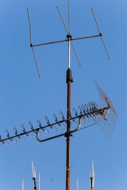 anten ve Güney Almanya'da bir güneşli bahar mutlu tatil tarihi binaların çatıları