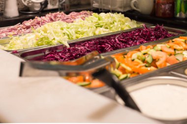 Mediterranean karışık salata sosları Güney Almanya tarihi şehir içinde satış bir stand ile