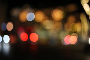 Neon bokeh led ışıklar Aralık ayında Noel alışveriş Güney Almanya Münih şehri yakınlarında ve stuttgart merkezinde