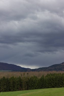 Güney Almanya dağ manzarası Paskalya bahar, fırtına