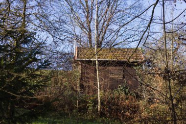 binalar ve Güney Almanya Aralık advent ve güneşli mavi gökyüzü şehir Münih ve stuttgart yakınındaki kırsal kırsalında ayrıntılarla kulübeleri