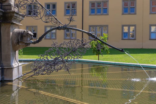 Barockbrunnen Historischen Park Süddeutschland Frühlingshaft Blauer Himmel Sonnig Frische Morgenstimmung — Stockfoto