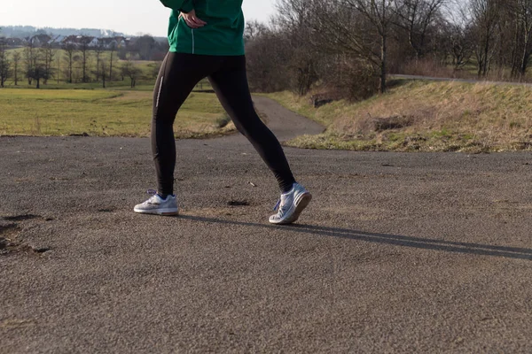 Mensen Oefenen Buiten Oefening Zoals Wandelen Lopen Fietsen Bij Vroege — Stockfoto