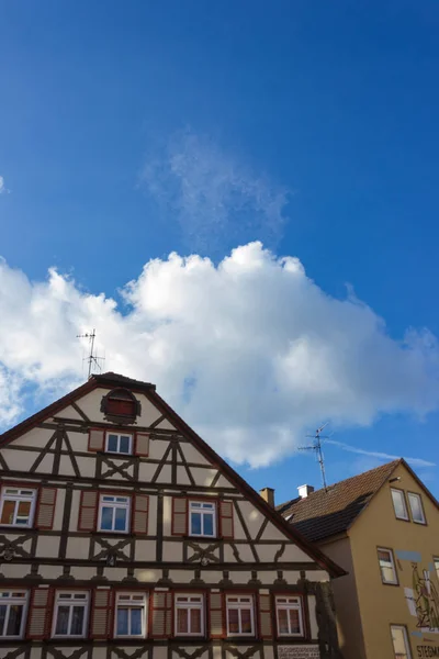 Historische Fachwerk Stadtfassaden Marktplatz Süddeutschland Östlicher Frühling Einem Blauen Himmel — Stockfoto