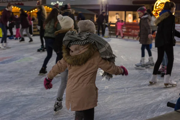 Patinagem Artística Tarde Inverno Janeiro Mercado Histórico Alemanha Sul — Fotografia de Stock