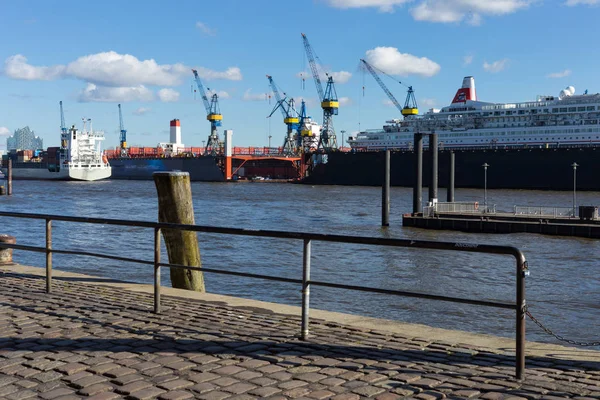 Hamburg Docks Anlagen Und Schiffe Frühlingsmärsch Nachmittagssonne Strahlend Mit Blauem — Stockfoto