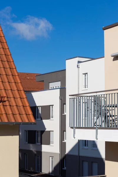 Arquitectura Moderna Fachadas Ciudad Sur Alemania Cielo Azul Soleado Día — Foto de Stock