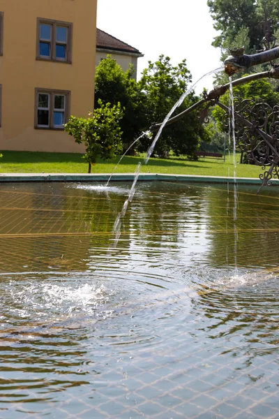 Fontana Barocca Parco Storico Nel Sud Della Germania Primavera Blu — Foto Stock