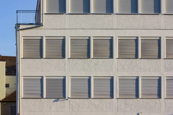 Alemán Bauhaus Arquitectura Edificio Oficinas Fachada Primavera Soleado Noche Sur — Foto de Stock