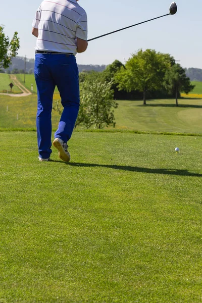 Jogador Golfe Curso Grama Verde Bonita Luz Sol Primavera Sul — Fotografia de Stock