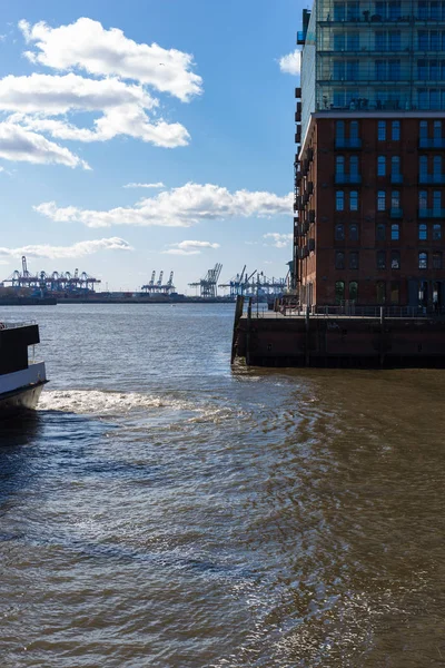 Hamburger Schiff Navigiert Brücke Schornstein Dämpfe Docks Von Fischmarkt Details — Stockfoto