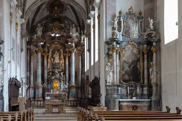 Decoración Interior Del Altar Iglesia Estilo Renacentista Barroco Ciudad Histórica —  Fotos de Stock