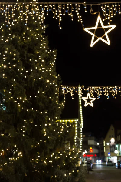 Размытое Рождественское Дерево Историческом Рынке Южной Германии Недалеко Мюнхена Штутгарта — стоковое фото