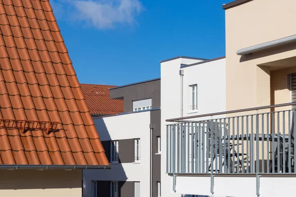 Arquitectura Moderna Fachadas Ciudad Sur Alemania Cielo Azul Soleado Día — Foto de Stock