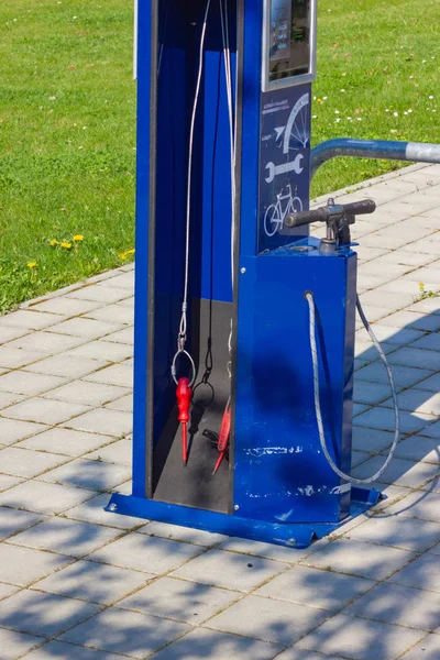 Estación Servicio Bicicletas Detalles Herramientas Fuertes Colores Rojos Azules Todo — Foto de Stock