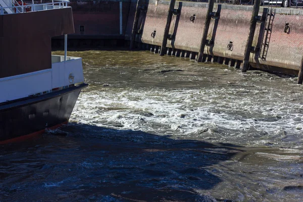 Detalles Hamburgo Muelles Instalaciones Barcos Una Marcha Rociado Tarde Sol —  Fotos de Stock