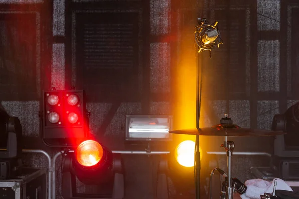 Faisceaux Rouges Jaunes Lampes Sur Scène Festival Musique Pop Dans — Photo