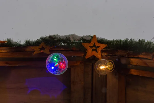 Sneeuwval Kerstmarkt Met Verlichting Lampen Decoratie Een Historische Markt Zuid — Stockfoto