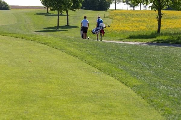 Golfpálya Gyep Játékos Tavasszal Dél Német Vidéki Nyaralás — Stock Fotó