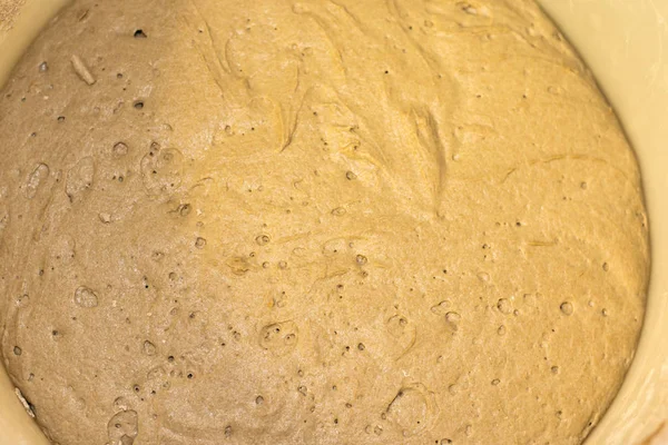 malzemeler hazırlanması için gerekli pişmiş ürünler onlar are hayır logoları veya trademarrks ama pişirme malzemeler adını harfler görünür durumdaysa hamur hazırlama araçları ile bir fırın içinde