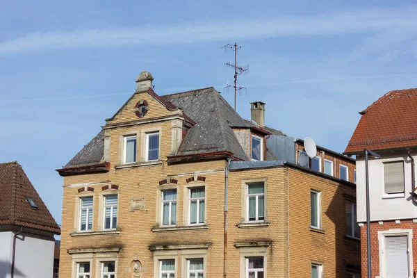Dächer Mit Schornstein Und Antennen Auf Historischen Fassaden Süddeutschland Wintermonat — Stockfoto
