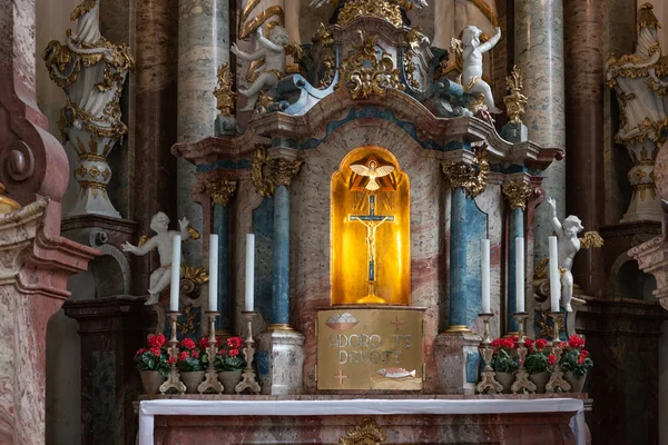 Decoración Interior Del Altar Iglesia Estilo Renacentista Barroco Ciudad Histórica —  Fotos de Stock