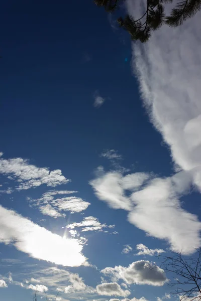 Foehn Nuvens Inverno Dezembro Azul Céu Ensolarado Sul Alemanha Rural — Fotografia de Stock