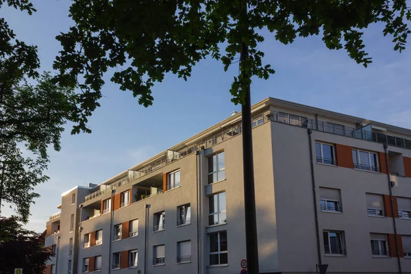 Stadtfassadenarchitektur Frühlingsabend Süddeutschland — Stockfoto