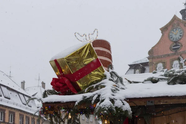 Queda Neve Mercado Natal Com Luzes Lâmpadas Decoração Mercado Histórico — Fotografia de Stock