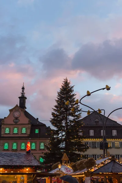 Edificios Hora Azul Cielo Colorido Una Tarde Adviento Mercado Navidad — Foto de Stock