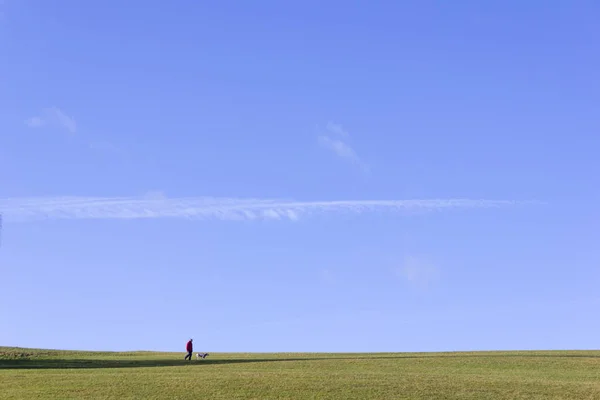 Landschaft Mit Mensch Und Baum Bei Blauem Himmel Dezember Advent — Stockfoto