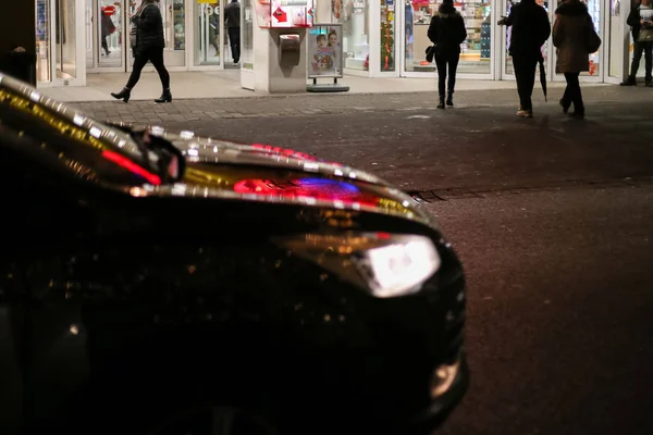 Einkaufszentrum Zur Weihnachtszeit Mit Verkehr Auf Viel Befahrener Straße Dezember — Stockfoto