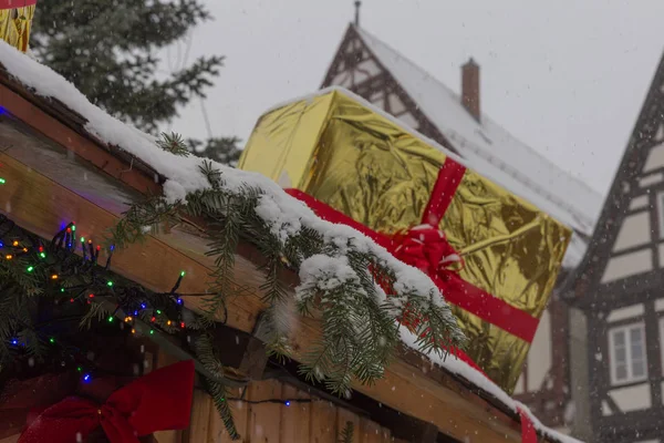 Sneeuwval Kerstmarkt Met Verlichting Lampen Decoratie Een Historische Markt Zuid — Stockfoto