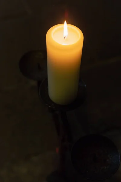 Φως Των Κεριών Στο Βωμό Εκκλησία Nef Στην Ιστορική Πόλη — Φωτογραφία Αρχείου